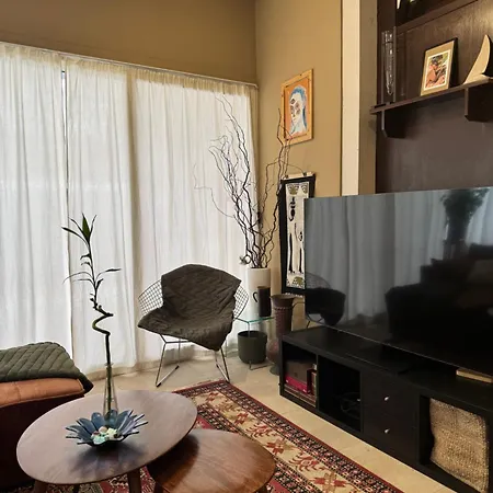 Cozy At The Market Apartment